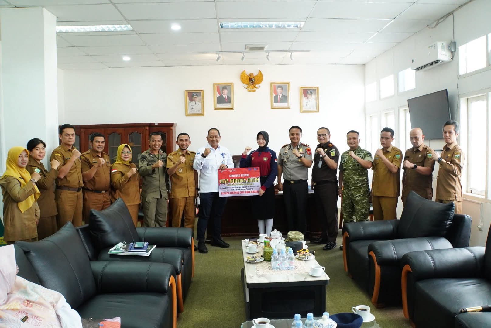 Ulya Poto bareng Forkopimda Padang Panjang.